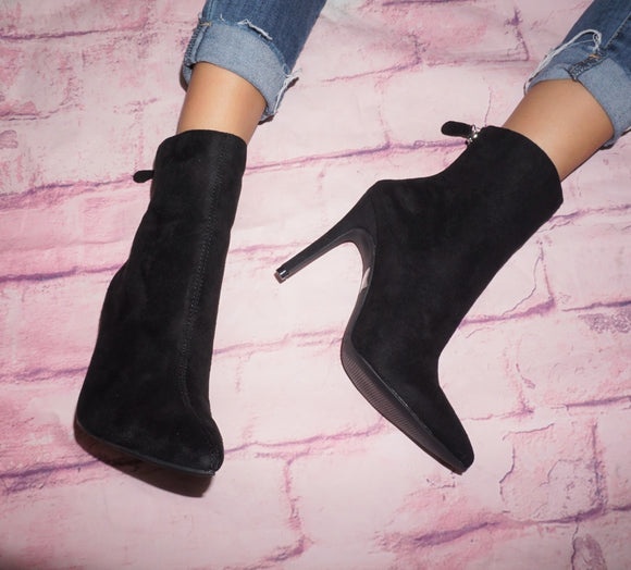 Yaneli Bootie